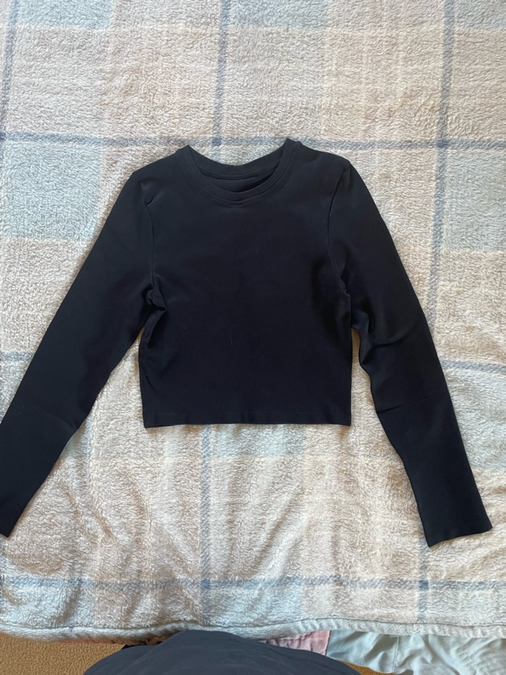 Women's Black Cropped Long-Sleeve Crewneck Top - Picture 1 of 2